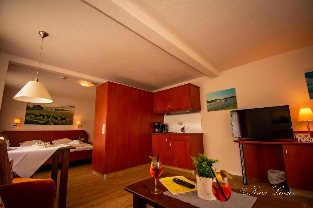 Hotel Zwei Linden - Links Der Elbe - Niedersachsen Balje Dış mekan fotoğraf